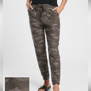 Athleta Camo Farallon Jogger Pants Size 8 Brown Green